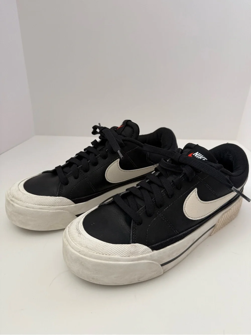 Nike Court Legacy Lift Women’s 8.5 Black White Platform Sneakers